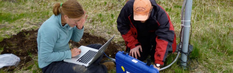 Deep Mapping of the Megathrust on Land and at Sea around the Alaska Peninsula By Donna Shillington • Newsletter No. 27, Fall 2011 • 55 days on and around Alaska Peninsula to constrain the Alaskan megathrust. From land to sea, follow Donna’s journey made up of seismic stations installations, OBS deployments and bear watching!